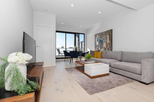 Doncaster East 2BR Apt with car park in Doncaster
