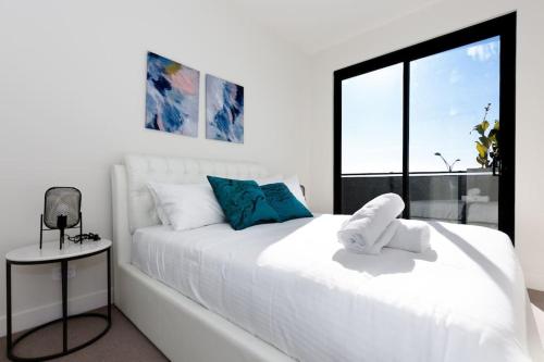 Doncaster East 2BR Apt with car park in Doncaster