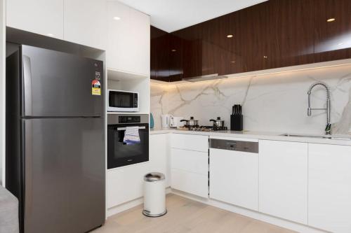Doncaster East 2BR Apt with car park in Doncaster