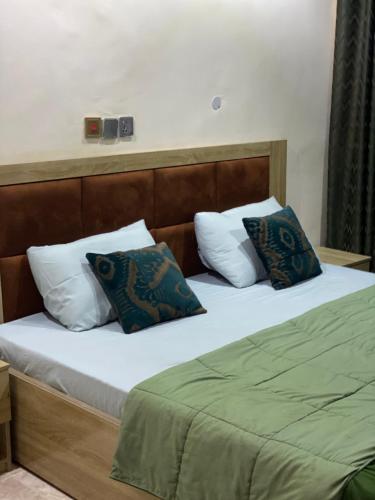 PLV Apartment in อิโลริน
