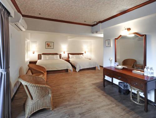 room detail thumbnail 2