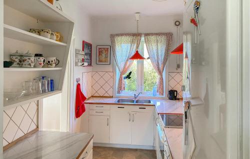 Cocina, 2 Bedroom Nice Home In Hundested in Hundested