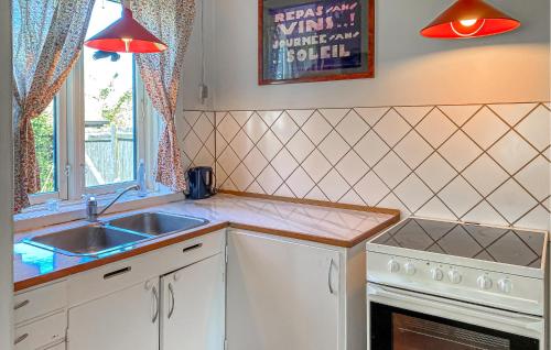 Cocina, 2 Bedroom Nice Home In Hundested in Hundested