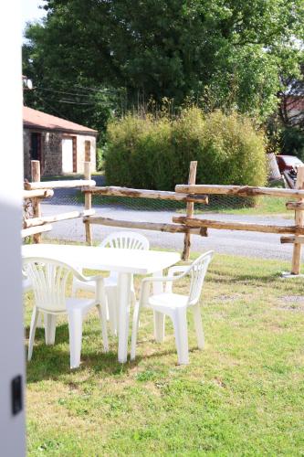 Dārzs, L'Eden maison avec jardin proche du Puy dufou in Les Landes-Genusson