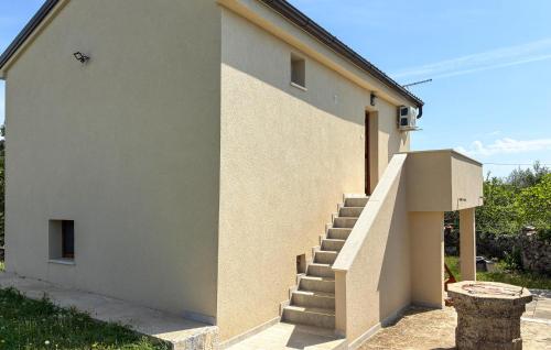 Nice Apartment In Zgaljici – khách sạn tại Zgaljici