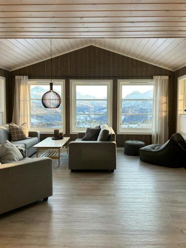 Moderne Hytte Med Spabad Nær Ålesund – khách sạn tại Stranda