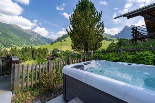 Hot Tub Chalet with BBQ netx to Gondola Nature and near Spiez in Diemtigen
