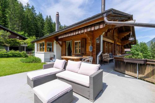 Hot Tub Chalet with BBQ netx to Gondola Nature and near Spiez in Diemtigen