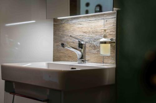 Hot Tub Chalet with BBQ netx to Gondola Nature and near Spiez in Diemtigen