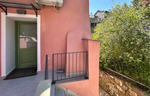 Awesome Apartment In Costarainera With Wifi – khách sạn tại Costarainera
