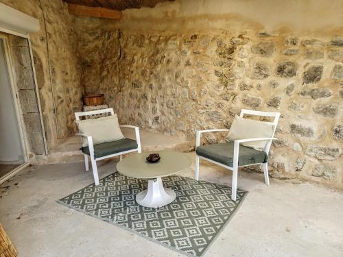 Chez Mag & Vic RDJ ancienne bergerie in La Garde (Provence-Alpes-Cote d'Azur)