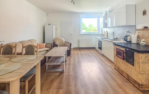virtuve, Amazing Apartment In Nowe Warpno With Wifi in Nowe Warpno