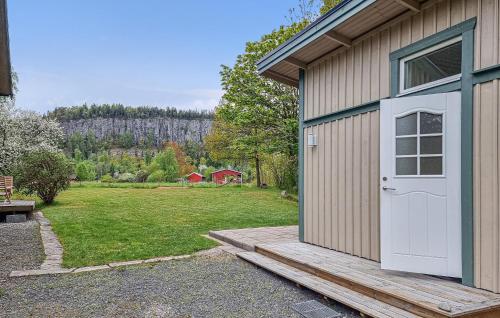 . Nice Home In Vänersnäs With House A Mountain View