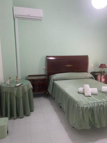Preciosas habitaciones dobles con aire acondicionado y terraza en zona Capuchinos cerca del centro de Málaga 5