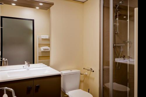 חדר אמבטיה, Residence de L'Olympe in ברידס-לס-באינס