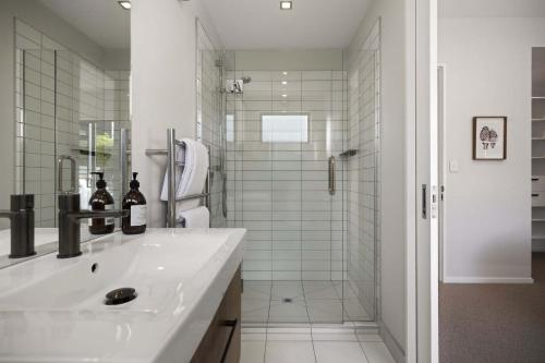 CedarStay Intimate spa hideaway CBD Luxury Villa - image 9