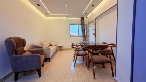 Dar Homes - Downtown Cairo - 3 Bedrooms & 2 Bathrooms - image 2