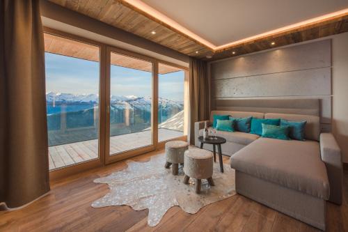 Skats, Panorama Alm in Dorf
