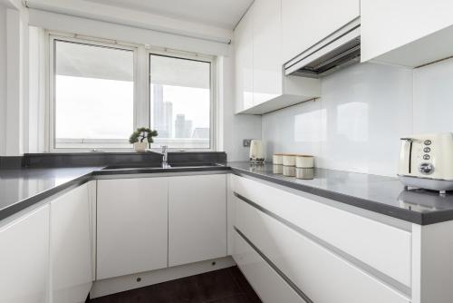 The Canary Wharf Collection - image 6
