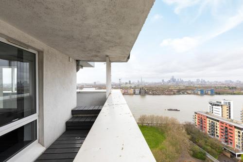 The Canary Wharf Collection - image 14