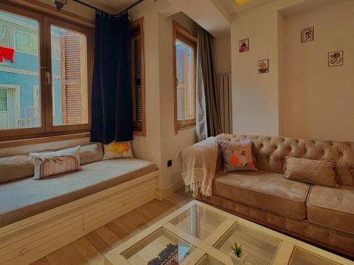 Taksim Square1BR Suite 02 - image 3
