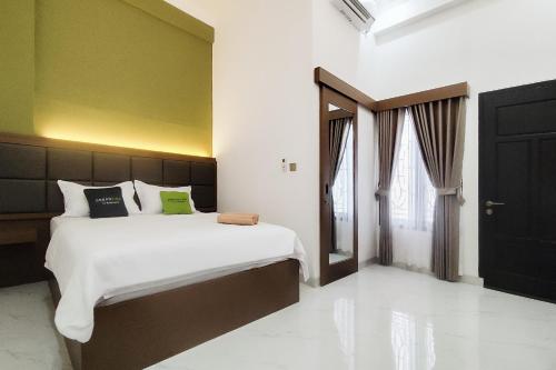 Urbanview Hotel Saras Syariah Bengkulu By RedDoorz in เบงกูลู