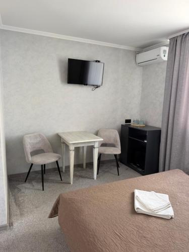 Euro Hotel Hostel - image 7