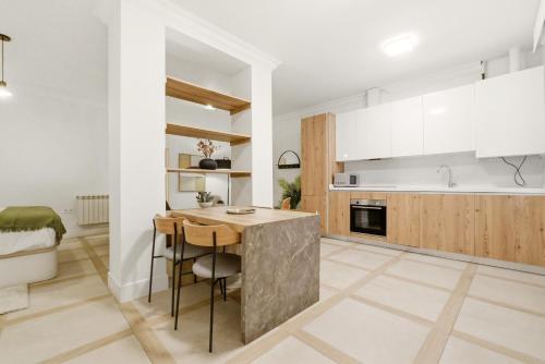 Facilities, Casa Cortes en Madrid in Chueca / Justicia