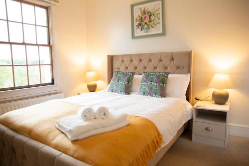 Honey Pot House - Charming 3-Bedroom in Maidstone Cottage with Garden & Parking