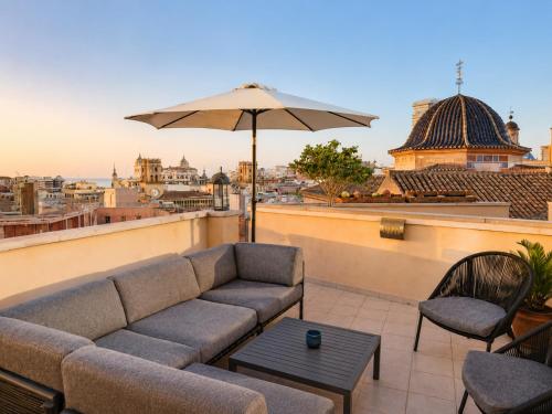 Penthouse in old city center by NRAS