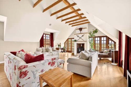 Ballimore Farm Estate - House with heated pool in Тейнілт
