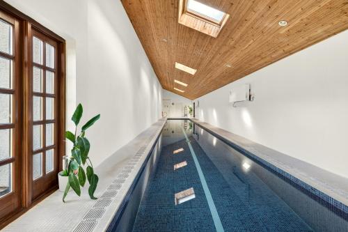 Басейн, Ballimore Farm Estate - House with heated pool in Тейнілт