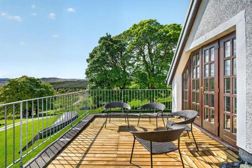 Балкон, Ballimore Farm Estate - House with heated pool in Тейнілт