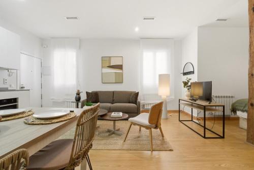 Facilities, Casa Cortes en Madrid in Chueca / Justicia
