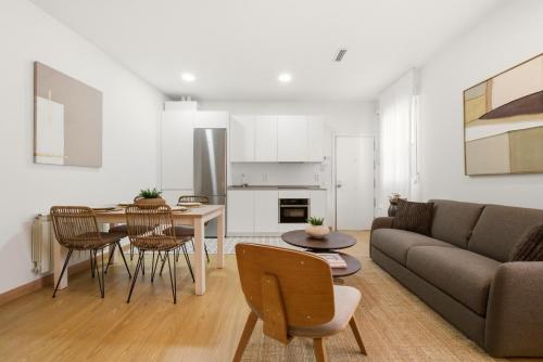 Facilities, Casa Cortes en Madrid in Chueca / Justicia