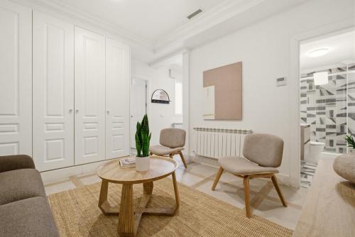 Facilities, Casa Cortes en Madrid in Chueca / Justicia