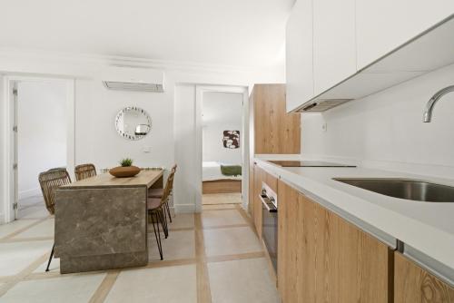 Kitchen, Casa Cortes en Madrid in Chueca / Justicia