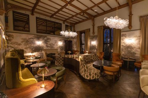 Dalhousie Castle  Hotel and Aqueous Spa in Боннірігг