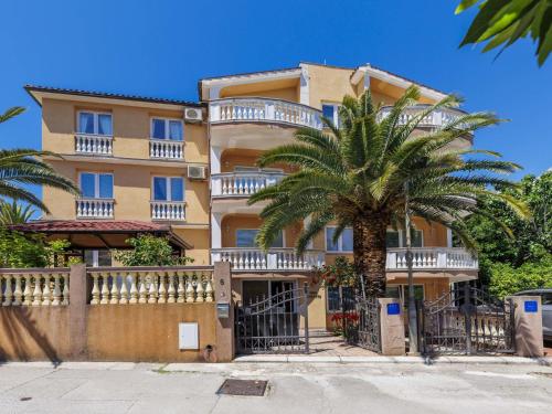Apartment Villa Canaria 1 by Interhome – khách sạn tại Pjescana Uvala