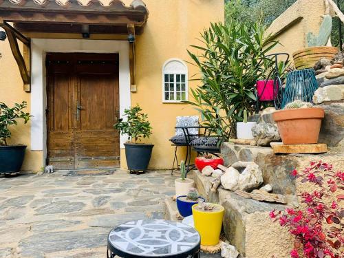Viesnīcas āriene, Peaceful Retreat At The Foot Of Black Mountain in Caunes-Minervois