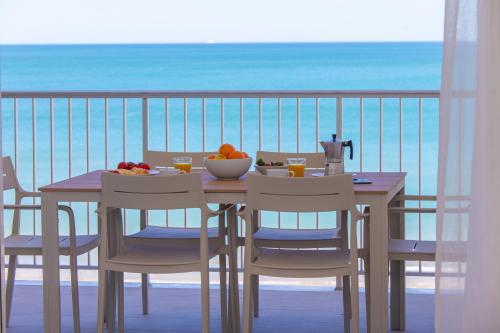 Cullera Beachfront Terrace Apartment