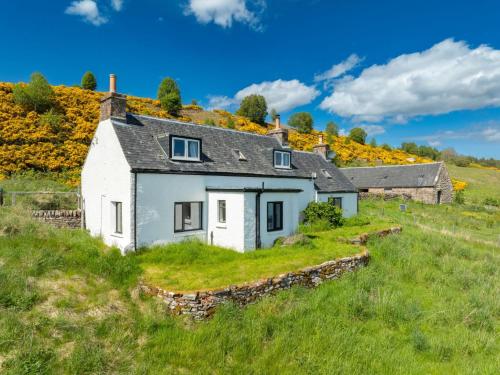 Holiday Home Bunloit Farmhouse by Interhome in Inverfarigaig