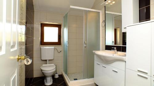 Vannas istaba, Holiday Home Stari Dom Ivkosic by Villas Guide in Podbablje
