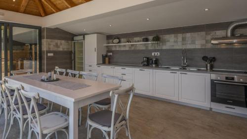 Iekārtas, Holiday Home Stari Dom Ivkosic by Villas Guide in Podbablje