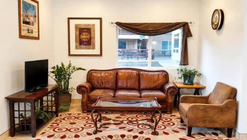 Magnuson Hotel Manitou Springs - image 35