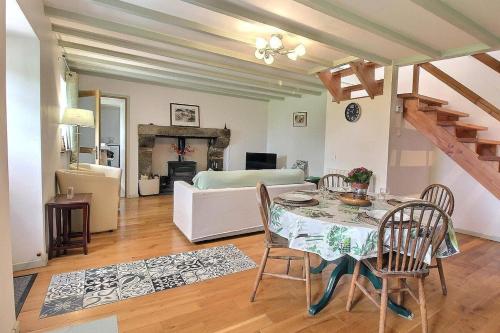 Cottage - Sleeps 4 with Log Burner & Pet Friendly in Kerien