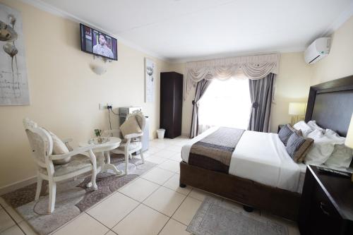 Ecotel OR Tambo Airport Room Type - Deluxe King Suite