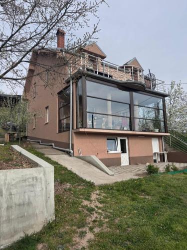 Lake Hill House in Poružnica