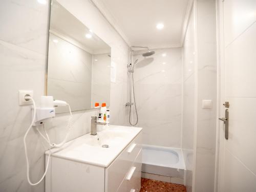 Just Hostel Capsules Alicante - FREE Towels & Luggage Storage - Near Railway - image 4