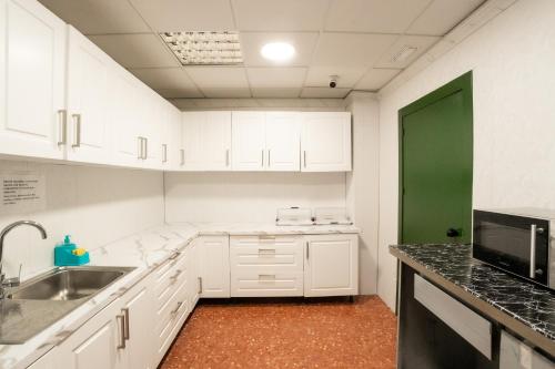 Konyha, just hostel capsules in Alicante